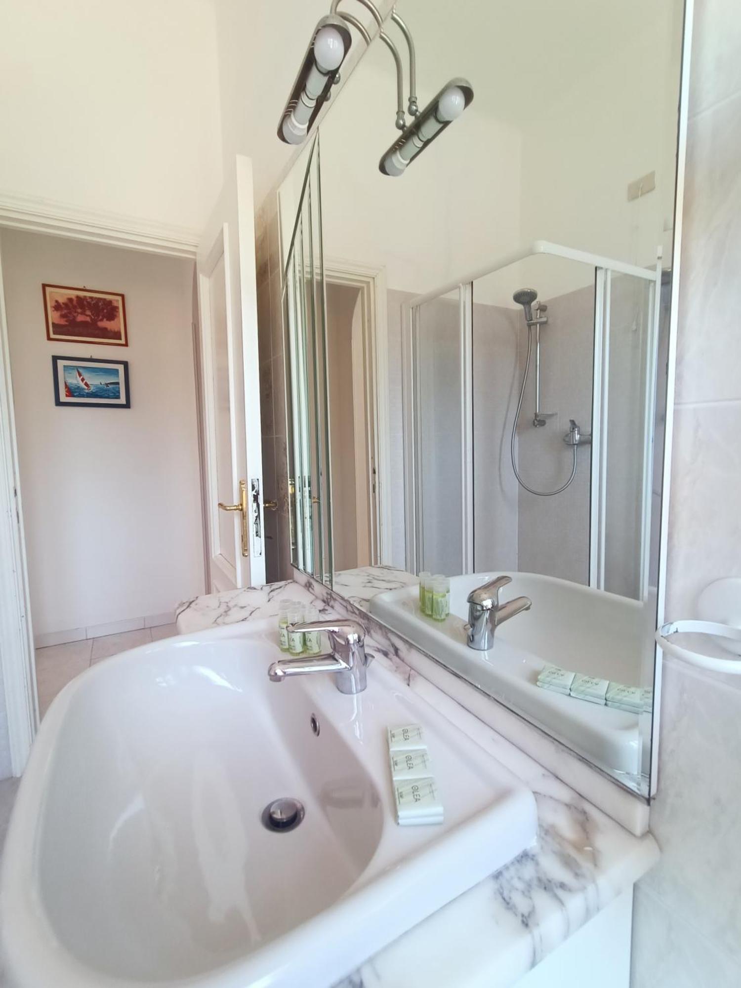 Appartamenti Villa Chiara Империа Екстериор снимка